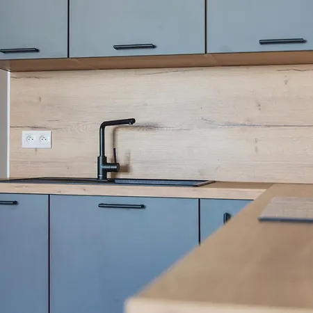 Lägenhetshotell Vysoka 4*